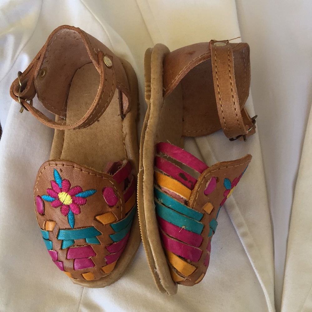 Girls Mexican huaraches Embroidered NEW - NO TAGS - Picture 2 of 4